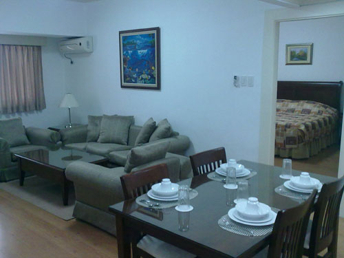 CLEAN AND MODERN 2 BR UNIT FOR RENT IN ISLAND PLAZA MAKATI