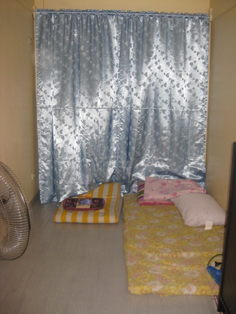 LOOKING FOR FEMALE ROOMMATE IN A STUDIO TYPE APARTMENT MAKATI
