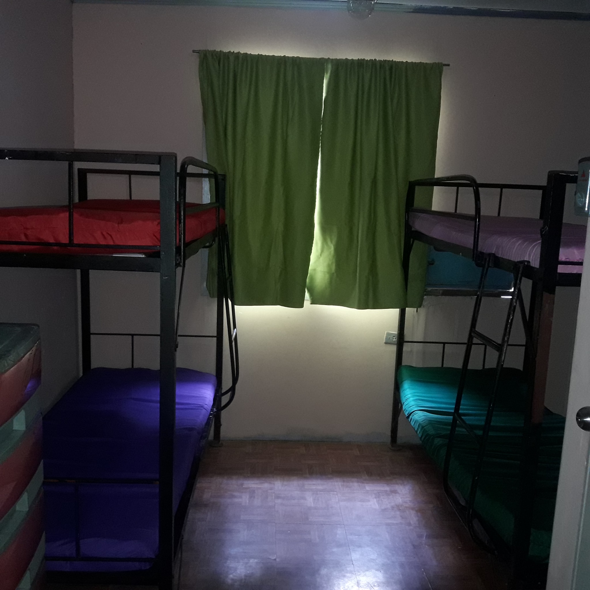 Looking for Female Bed Spacer Washington Makati