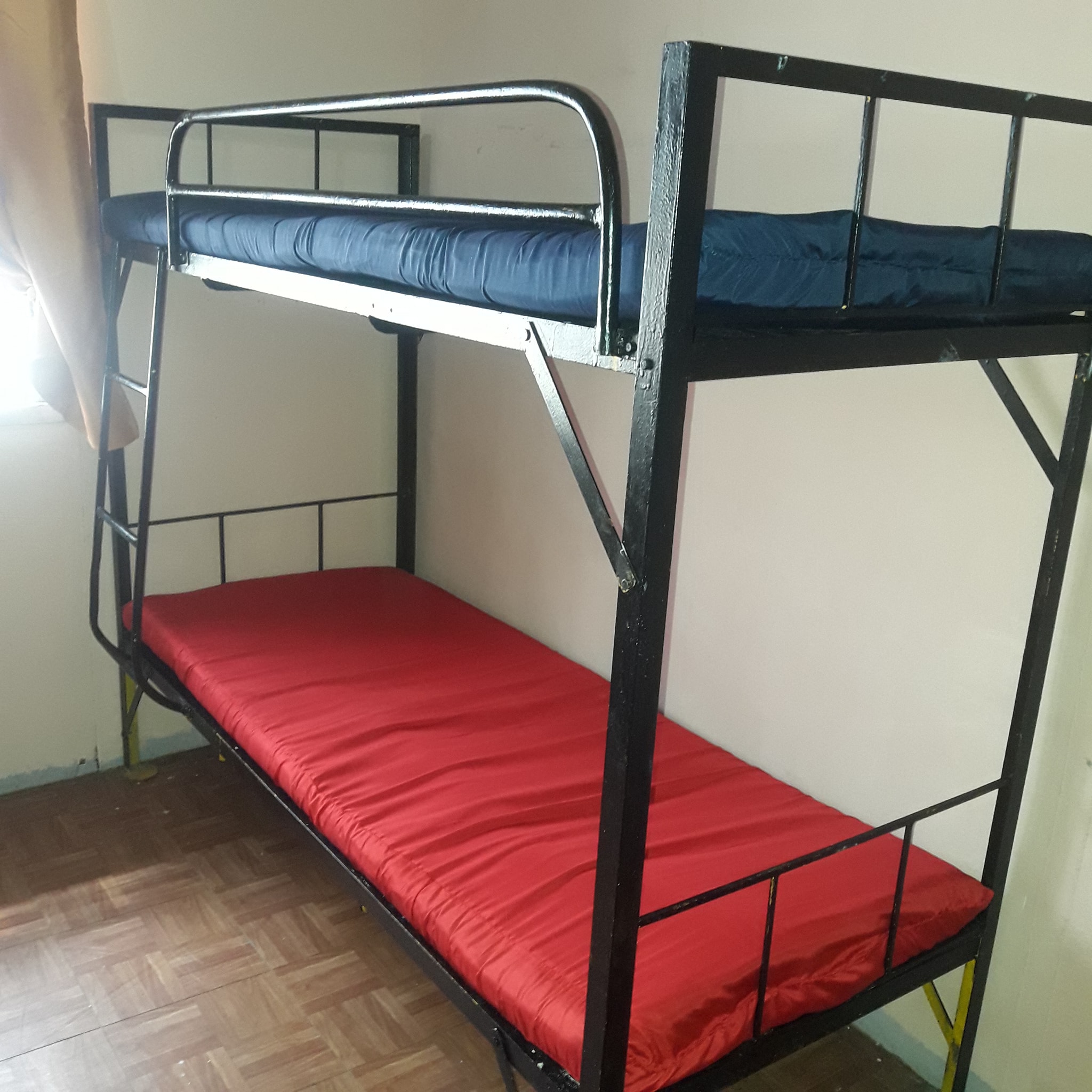 Looking for Female Bed Spacer Washington Makati
