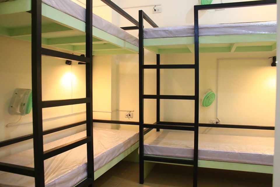 6 Bed Capacity Room