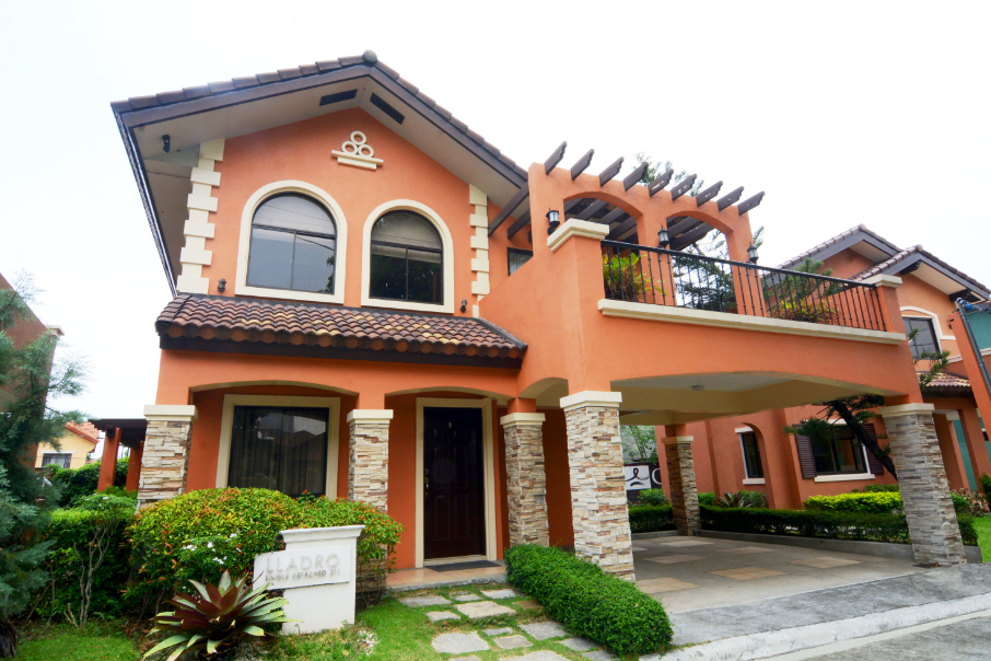 2 Storey house and lot for sale along Sta. Rosa Tagaytay Road