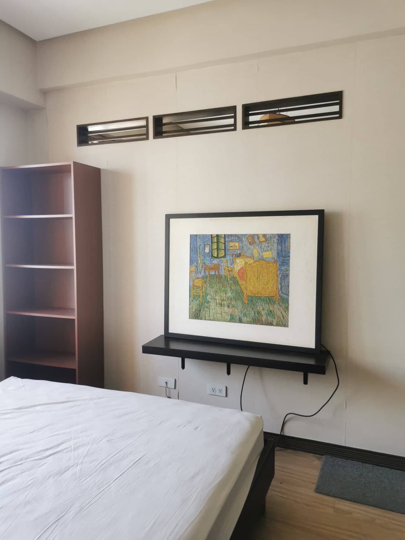 newly renovated at Greenbelt location Greenbelt Parkplace condo 1 bedroom