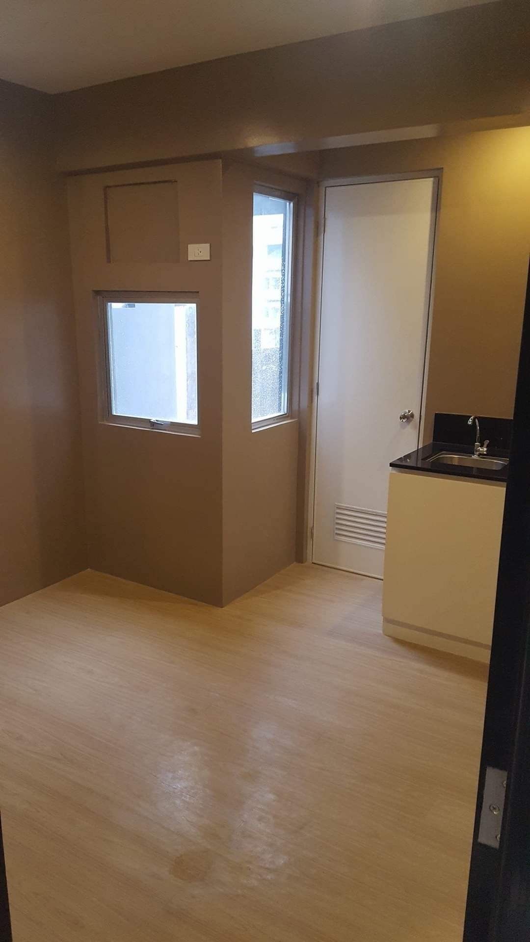 Makati room for rent near Magallanes