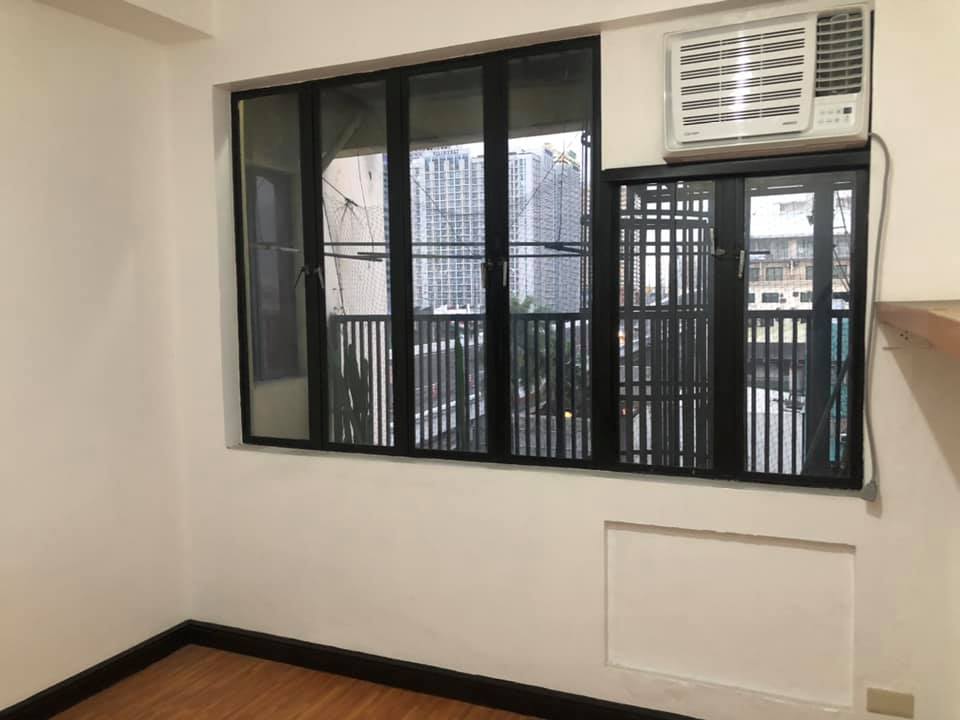 Room for rent in Palanan Arellano Ave