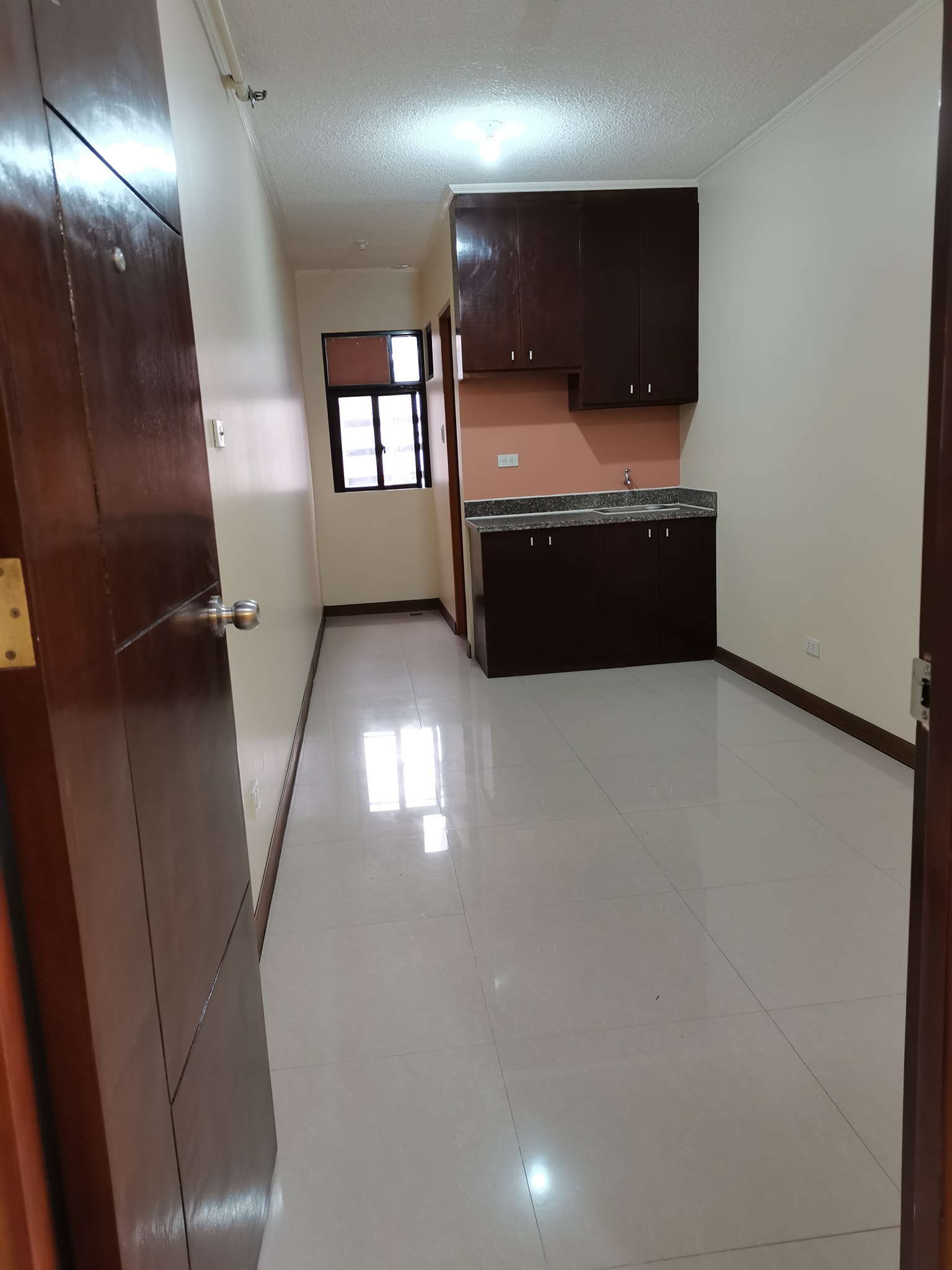 Private: Apartment for rent in Sta. Cruz Manila