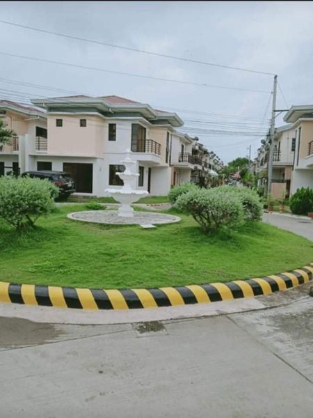 Townhouse for rent in cebu 900k