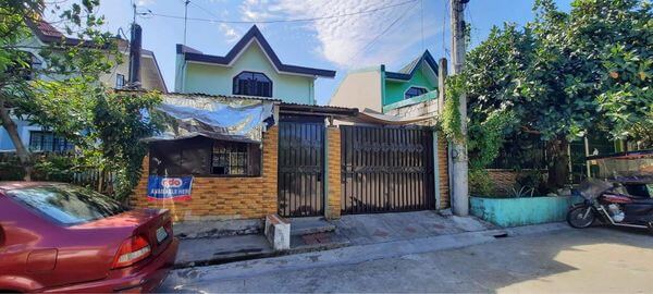 House and lot for sale in Manila 1.8m with Sari Sari Store