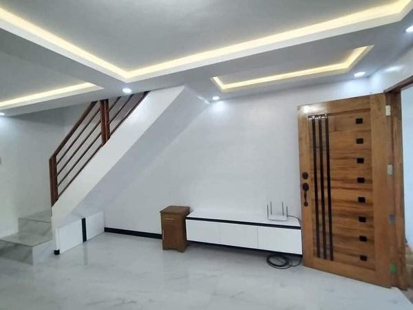 House for Sale in Manila 1.9M, Pet friendly