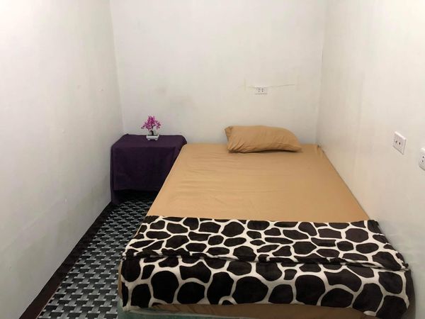 Room for rent in malate metro manila