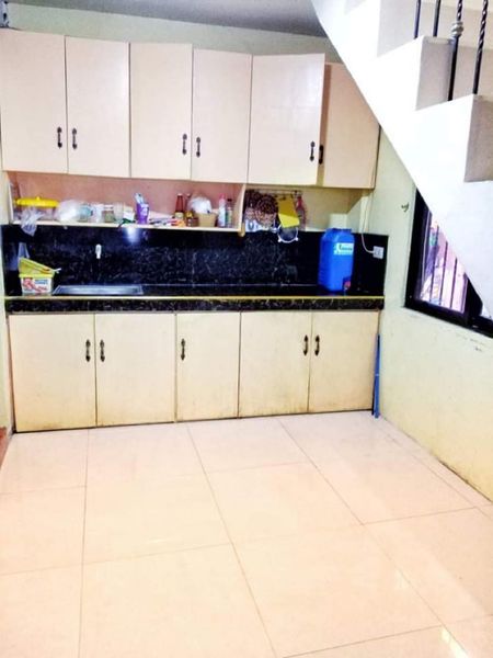 Private: House for rent with sari sari store in qc