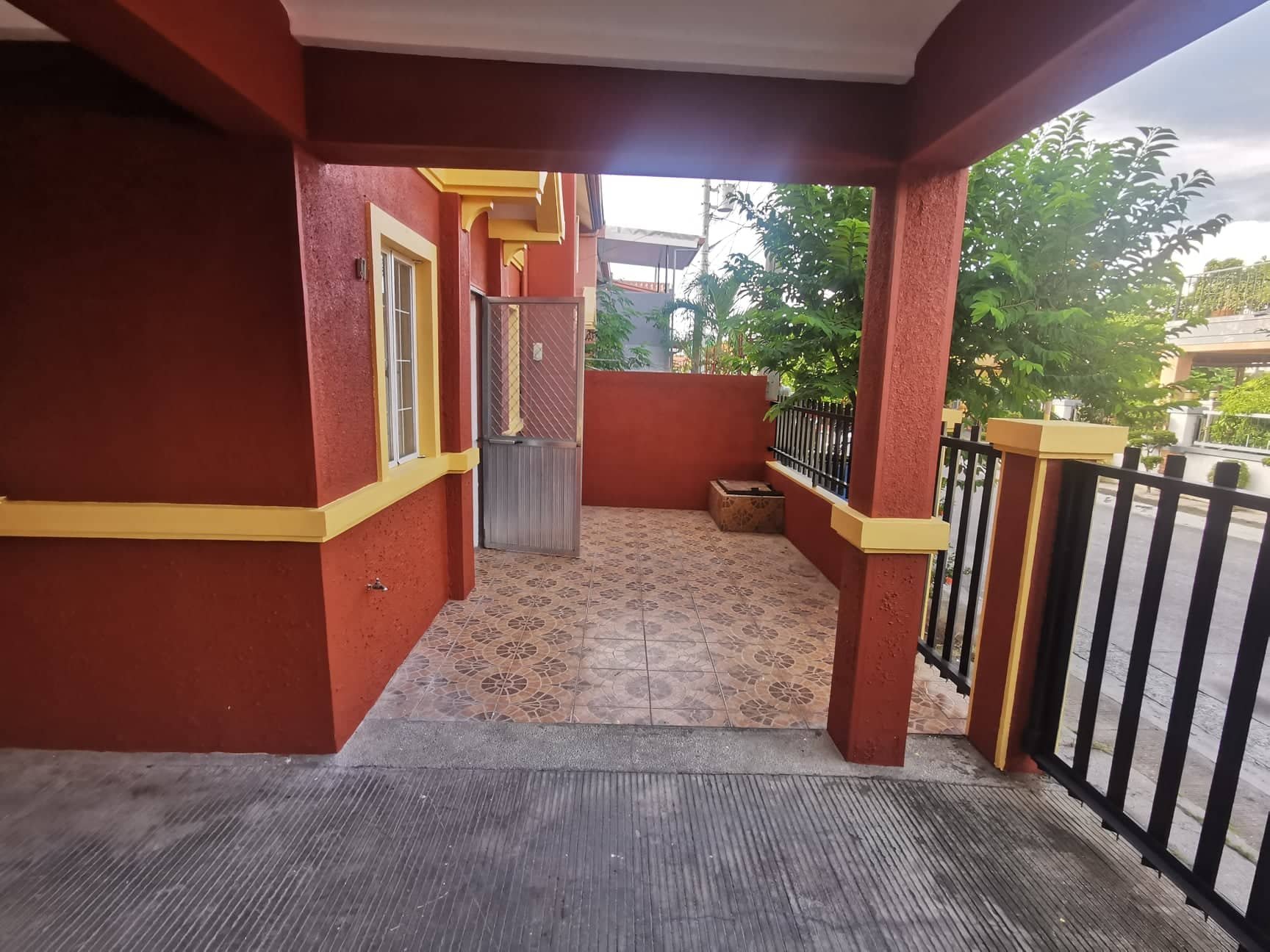 House for rent in BF resort Las Pinas