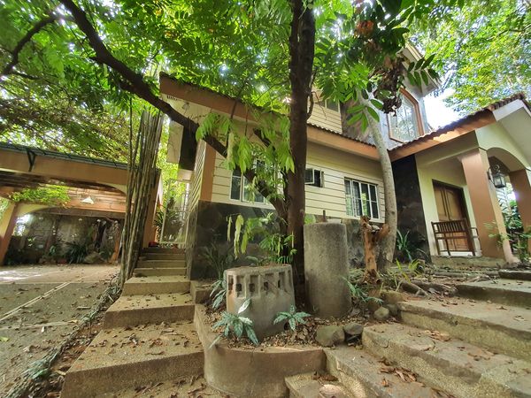 4br rest house in Antipolo with swimming pool and tree house