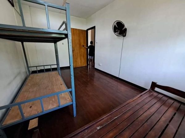 Room for rent in 17th Lacson St Bacolod 2700 cheap