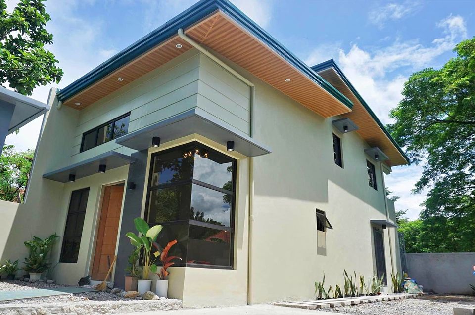 Private: Modern house for sale in Antipolo with 3 car garages newly built 7.5m