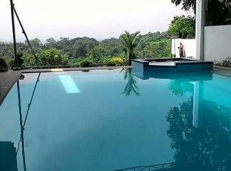 Rest house in Antipolo with infinity pool and Jaccuzi with overlooking view