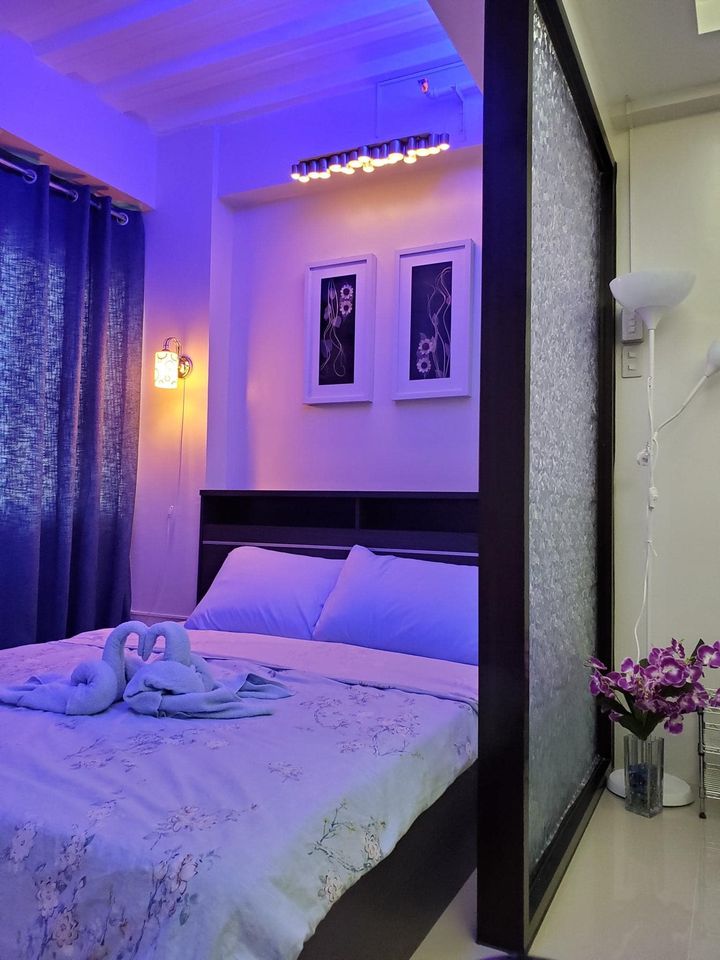 Fully furnished transient condo in Moonwalk Paranaque 1300 per night