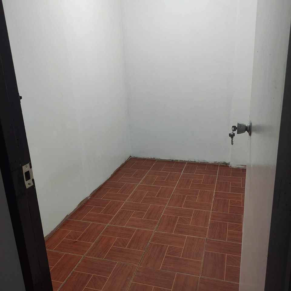 Lady bedspace for rent in Paranaque near Bicutan semi furnished 3500