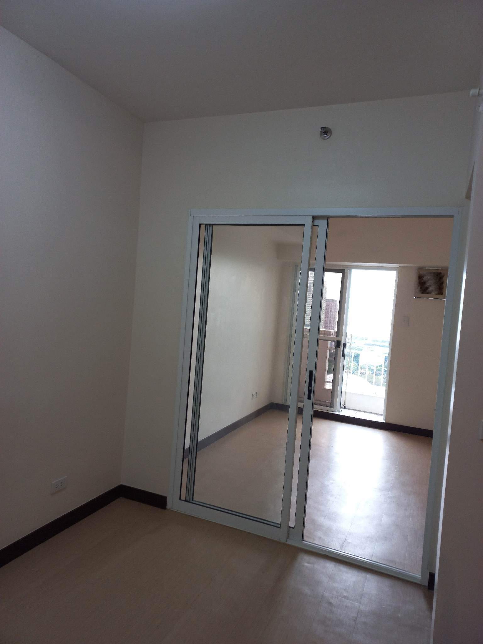 FOR RENT 1Br Bare unit with Parking – Torre de Manila by DMCI Homes