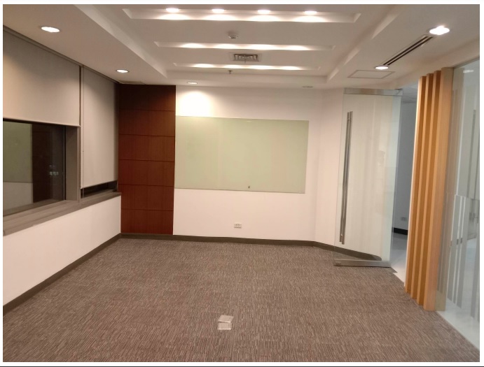 For rent: 247.10sqm office space with parking in Ayala Tower