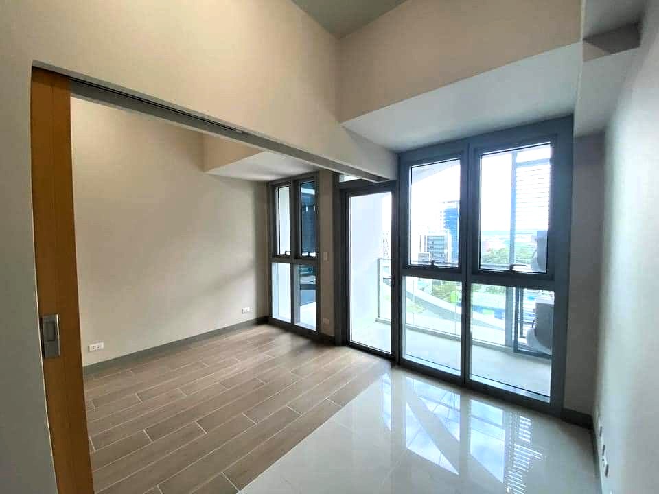 Condo Unit For Sale – 12th Floor Tower 2 at Uptown Parksuites