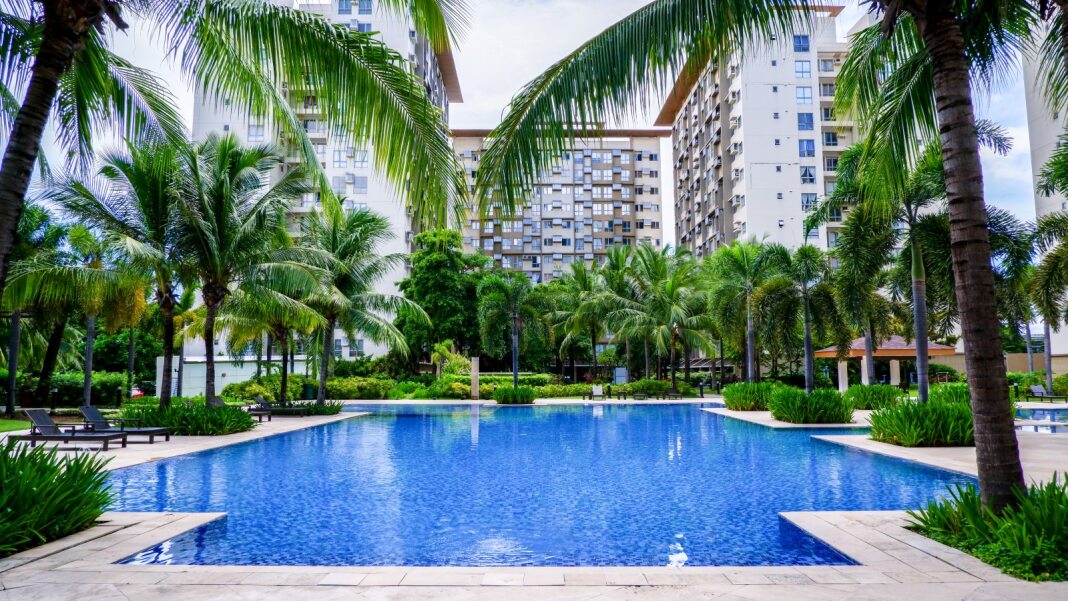 Resort type condo EAST BAY RESIDENCES Sucat Alabang